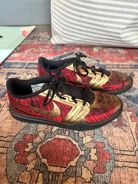 Nike Kobe Mentality Red and Gold Youth Basketball  Shoes - Size 6.5Y